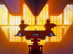 'Lego Batman, la película' cuenta con voces de Will Arnett, Michael Cera, Rosario Dawson y Ralph Fiennes. ESPECIAL / www.legobatman.com