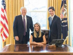 Ivanka Trump publica en Internet una foto de sí misma sentada detrás del escritorio en la Oficina Oval. INSTAGRAM / ivankatrump
