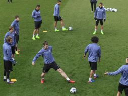 El Madrid piensa en un Nápoles al que respetan y frente al que saldrán al máximo desde el primer minuto para buscar los goles. AP / D. De Ochoa