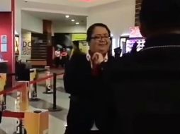 Al parecer, personas que presenciaron la supuesta agresión llamaron a policías. YOUTUBE / Conexion Viral