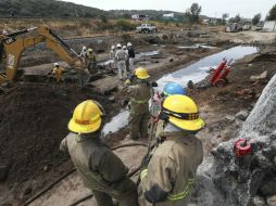 En total fueron 220 personas que combatieron el fuego y utilizaron 700 mil litros de agua, además de los extintores químicos. EL INFORMADOR / A. García