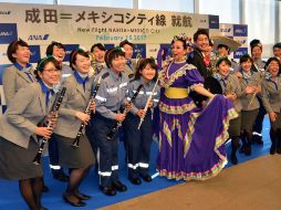 La aerolínea celebró un ritual para la buena suerte, para continuar brindando por la llegada de este primer vuelo. TWITTER / @FlyANA_official