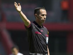 El silbante, Enrique Santander, participará en el Clásico número 227 entre Chivas y América. MEXSPORT / ESPECIAL