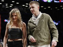 El aficionado Goehrke y la ahora modelo Genie Bouchard se sentaron juntos en un partido de la NBA. AP / F. Franklin