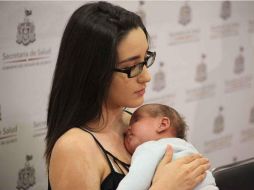 El bebé nació en septiembre del 2016 pesando 700 gramos y fue dado de alta tras superar diversas complicaciones de salud. ESPECIAL / SSJ