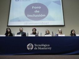 Durante el Foro de Inclusión, Isabella explicó que traza sus diseños en una libreta, a mano. SUN / A. Acosta