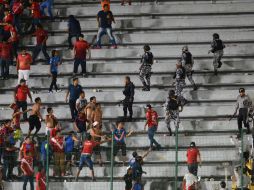 La noche del viernes, aficionados de Veracruz agredieron a golpes a seguidores de Tigres. MEXSPORT / ARCHIVO