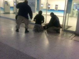 El viernes un intento de robo a mano armada a custodios terminó en un enfrentamiento que dejó dos víctimas y varios heridos. ESPECIAL /