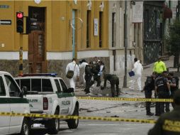 Hubo 24 policías lesionados y tres de ellos continúan en el área de cuidados intensivos. AP / R. Mazalan