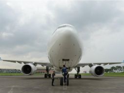 Trabajar en el sector aéreo fomenta los viajes, aunque en muchas ocasiones sólo se conozcan los lugares por pasar ahí las noches. AFP / ARCHIVO