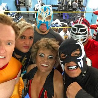 La lucha libre sorprende a Conan O'Brien