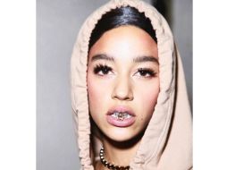 El primer producto es un labial color nude que utilizaron las modelos en el desfile de Fenty x Puma. TWITTER /