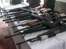 En el desarme se canjean pistolas y fusiles por algún incentivo económico o en especie. EL INFORMADOR / ARCHIVO