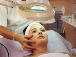 Las personas con piel sensible deberán ser muy cuidadosas, más si tienen acné, pues la depilación podría empeorar el problema. EL INFORMADOR / ARCHIVO