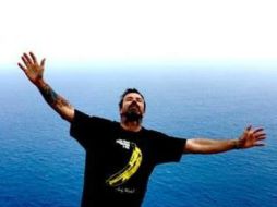 Nos vemos en los escenarios, termina diciendo Donés en el video. FACEBOOK / @JarabedepaloOFICIAL