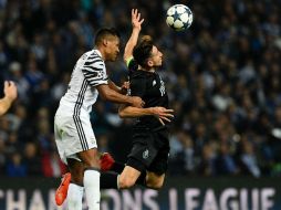 Los otros dos jugadores del Porto, Corona y Layún, terminan la práctica con normalidad. AFP / F. Leong