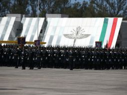 Al final de la ceremonia se llevó a cabo un desfile y hubo exhibición aérea. EL INFORMADOR / R. Tamayo
