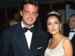 En la imagen, Salma luce un ajustado vestido color blanco que remarca su esbelta figura. INSTAGRAM / salmahayek