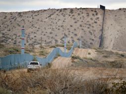 El calendario muestra que Trump sigue con sus planes de construir una valla en la frontera de tres mil 200 kilómetros con México. AP / ARCHIVO