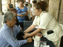 Un infarto no siempre se siente en el pecho. Hay pacientes que sienten dolor en el estómago, otros en la espalda superior. EL INFORMADOR / ARCHIVO