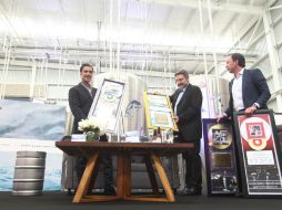 Alejandro Fernández recbió Disco de Oro por las altas ventas de su nuevo material discográfico 'Rompiendo Fronteras'. EL INFORMADOR / E. Barrera