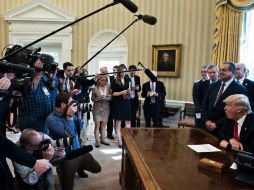 La era de las palabras vacías se terminó, dijo Donald Trump al retomar el tema del muro fronterizo. AFP / B. Smialowski