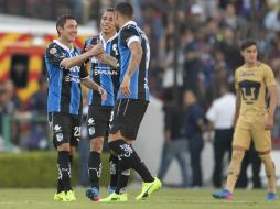 Jugadores de Querétaro celebran su triunfo ante Pumas. MEXSPORT / O. Martínez