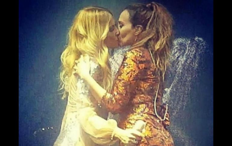 'Y que siga fluyendo el amor en el mundo', señala Mónica en la imagen. INSTAGRAM / monicanaranjo