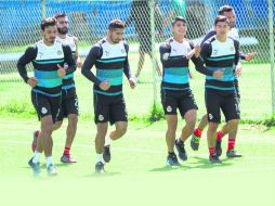 El ataque y la zaga del Guadalajara es avasallador en el primer tiempo, pero desaparecen por completo en la segunda mitad. MEXSPORT / C. de Marchena