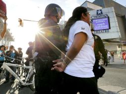 Se recomienda que si las autoridades los detienen deben guardar silencio y no revelar su situación migratoria. AP / ARCHIVO