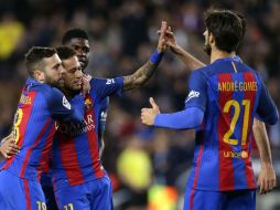 Los blaugrana celebran el quinto tanto de la noche. AP / M. Fernández
