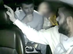 Kalanick, director general de Uber, discute el modelo de negocios de la empresa con el  conductor identificado como Fawzi Kamel. YOUTUBE / Alpha SQUAD official