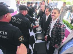 Tras ser desarmados, ayer se reconoció a policías de Teocaltiche tras culminar una capacitación. EL INFORMADOR / F. Atilano