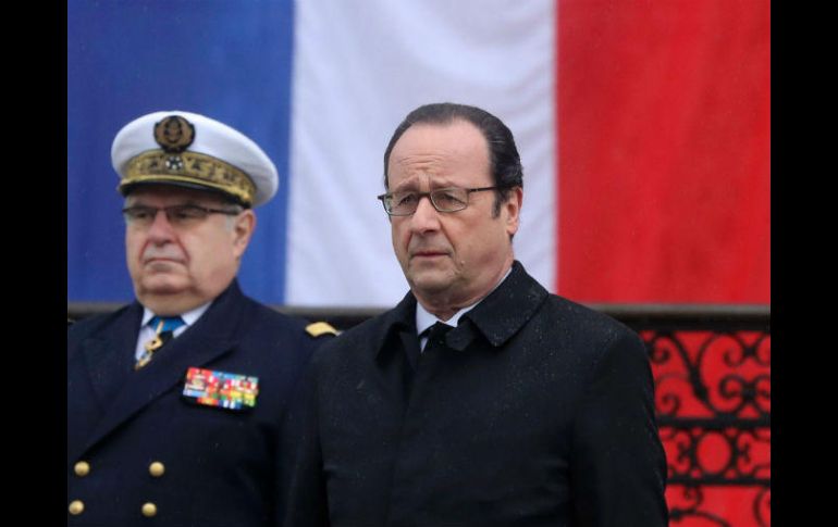 Hollande en un acto de conmemoración del 50 aniversario de la Brigada de Bomberos. AFP / J. Demarthon