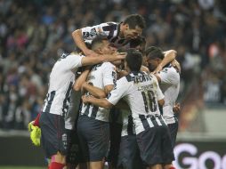 Jugadores de Monterrey celebran su triunfo ante Querétaro. MEXSPORT / J. Martínez