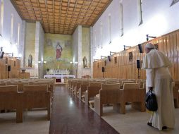 Fotografía cedida por L'Osservatore Romano que muestra al Papa Francisco durante su primer día de retiro. EFE / L'Osservatore Romano