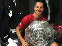 Ibrahimovic, de 35 años, aprovecha los días descanso concedidos por el entrenador del United para visitar a sus ex colegas. TWITTER / @Ibra_official
