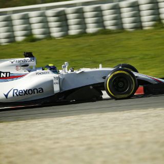 Massa lidera la sesión de prácticas en Barcelona