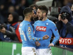 Mertens (D) celebra el tanto de los napolitanos. AP / A. Medichini