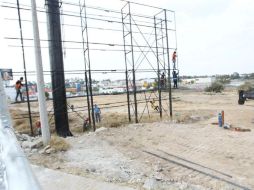 Ayer comenzaron a desarmar los anuncios que estaban ubicados dentro del predio que forma parte de Área Natural Protegida en Colomos III EL INFORMADOR / G. Gallo