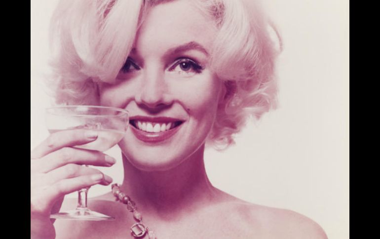 Marilyn Monroe, celebridad de los años cincuenta creó tendencias en su época, para resaltar su silueta. AP / ARCHIVO