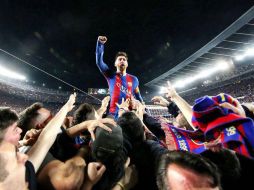 'Un fanático me abrazaba y me besaba mientras sacaba las imágenes', cuenta Garcés. TWITTER / @FCBarcelona_es