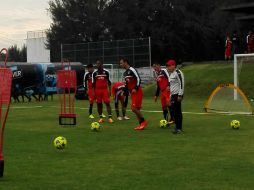 Los jugadores fueron llegando uno a uno, con más cara de confusión e incertidumbre que otra cosa. EL INFORMADOR / J. Robles