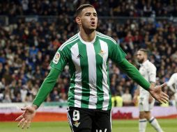 Sanabria celebra el tanto que ponia adelante momentáneamente al Betis. EFE / J.J. Guillén