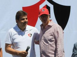 El empresario (D) cree que los futbolistas 'agreden' y los árbitros 'amedrentan'. MEXSPORT / ARCHIVO