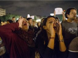 Unas mil personas protestaron anoche frente a la Catedral Metropolitana para exigir justicia por la muerte de las 40 niñas. AP / M. Castillo
