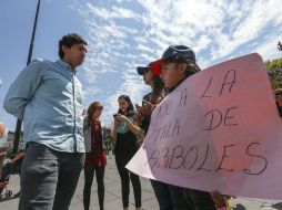 Al sitio llega el diputado local Pedro Kumamoto, quien dijo que se presentó para dialogar con los vecinos. EL INFORMADOR / A. García