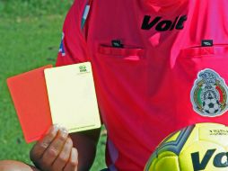 En el caso de los árbitros asistentes es menor el sueldo, pero nada desagradable, ya que por juego reciben 24 mil. MEXSPORT / ARCHIVO