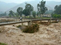 Desborde del río Lurínm en la sierra sur de Lima. EFE / Agencia Andina