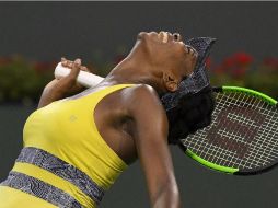 Williams se lamenta tras quedar eliminada ayer al perder en la ronda de Cartos de Final ante la rusa Elena Vesnina. AP / M. Terrill